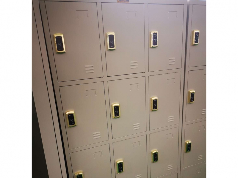 感應(yīng)鎖儲(chǔ)物柜